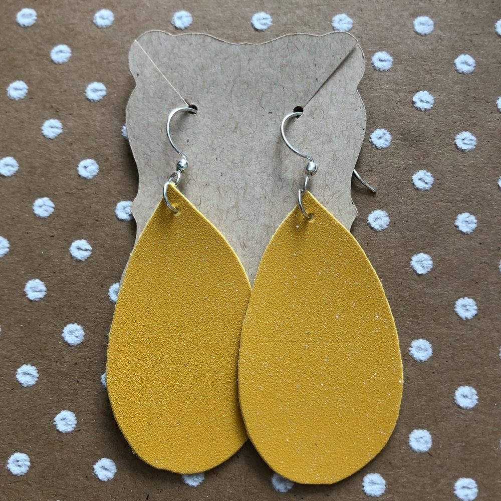 NWT Hand cut mustard sparkly teardrop earrings